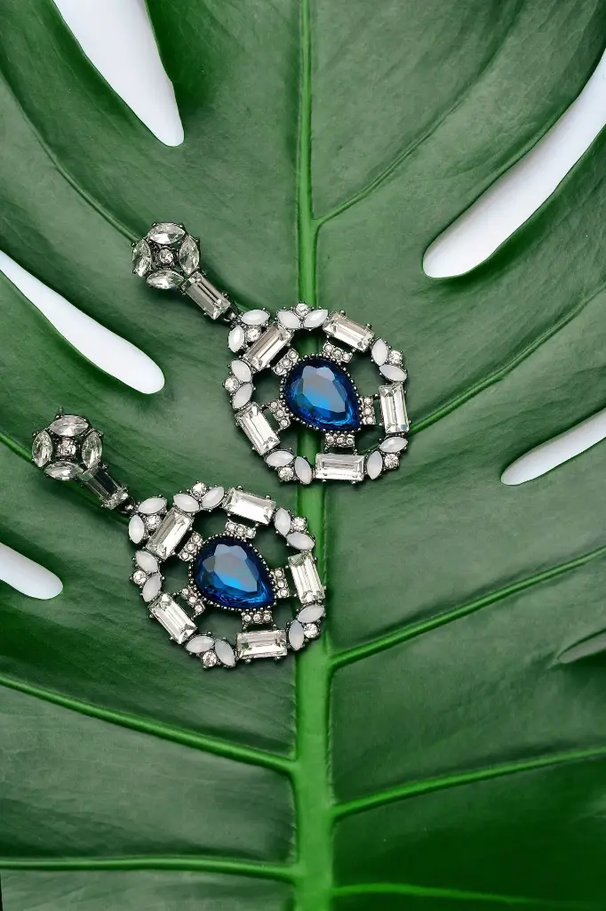 unsplash_VJZdxfvFGuo_earrings.webp